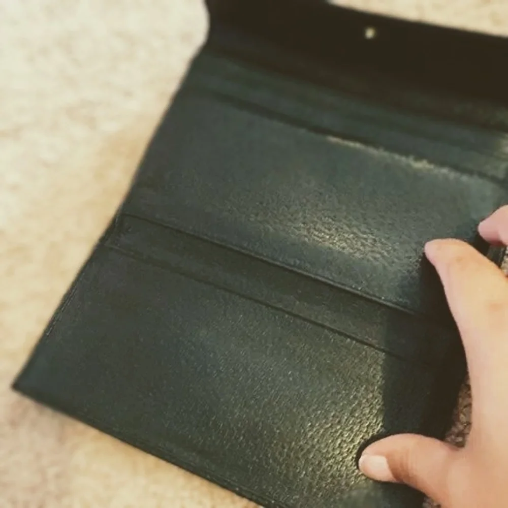 Kate Spade Black Pebbled Leather Wallet – Made in Italy – EUC